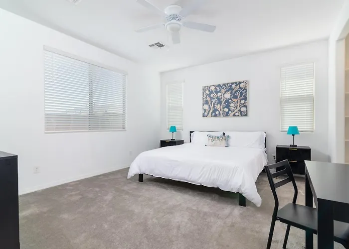 Holiday home Stylish & Bright Gem ~ King/queen Beds ~ Backyard! Casa Grande