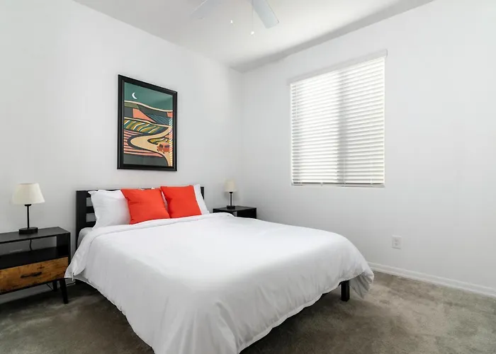 Stylish & Bright Gem ~ King/queen Beds ~ Backyard! * Casa Grande