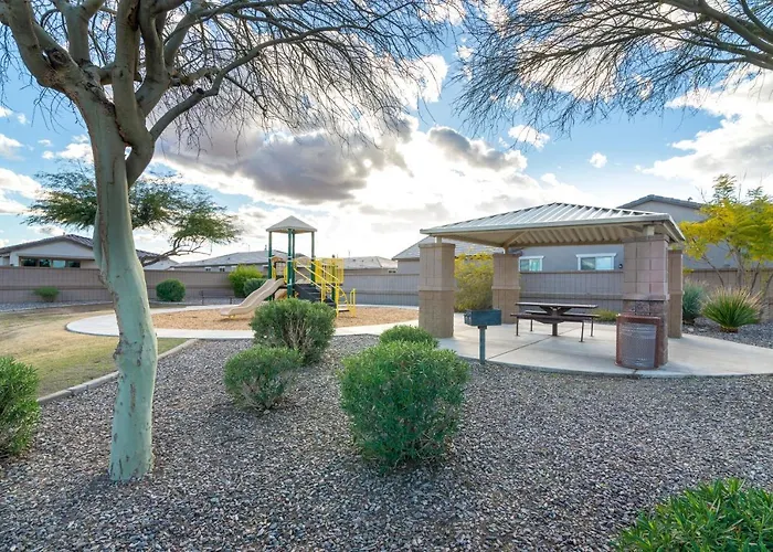 Holiday home Stylish & Bright Gem ~ King/queen Beds ~ Backyard! Casa Grande