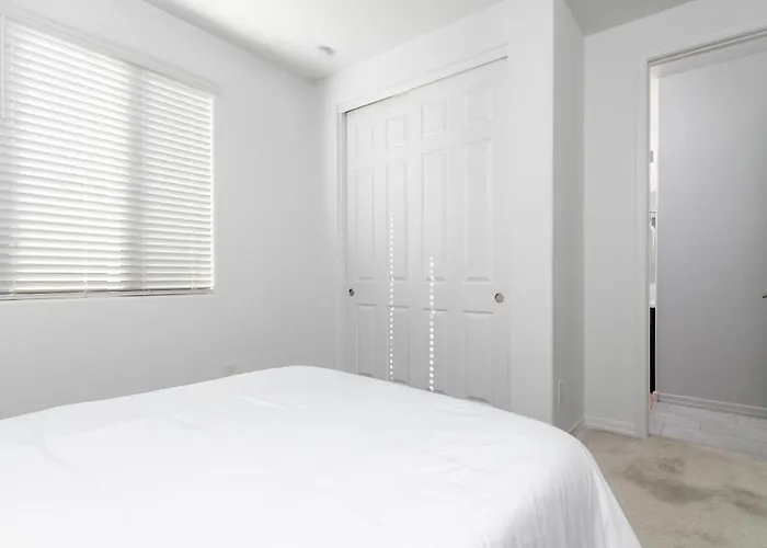 Stylish & Bright Gem ~ King/queen Beds ~ Backyard! Casa Grande